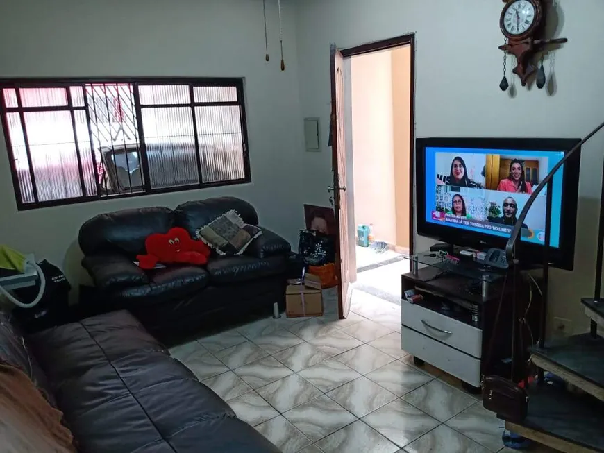 Foto 1 de Sobrado com 3 Quartos para alugar, 144m² em Vila Nhocune, São Paulo