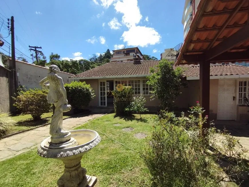 Foto 1 de Casa com 4 Quartos à venda, 460m² em Agriões, Teresópolis