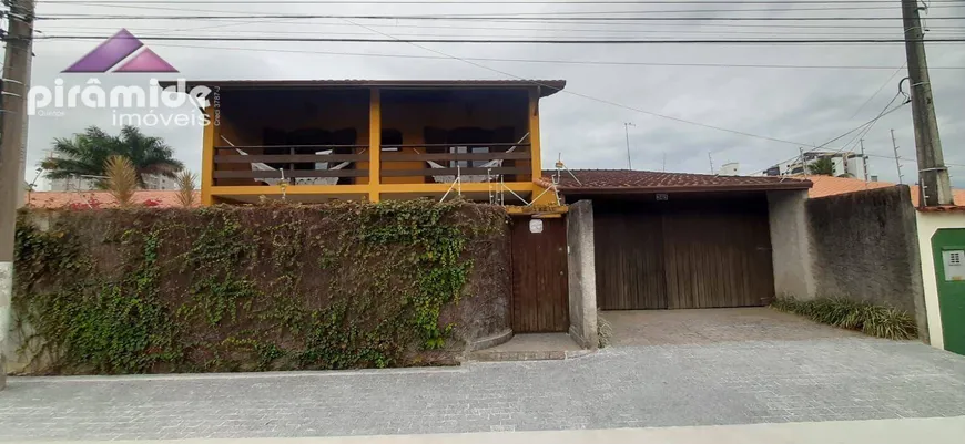 Foto 1 de Casa com 3 Quartos à venda, 220m² em Indaiá, Caraguatatuba