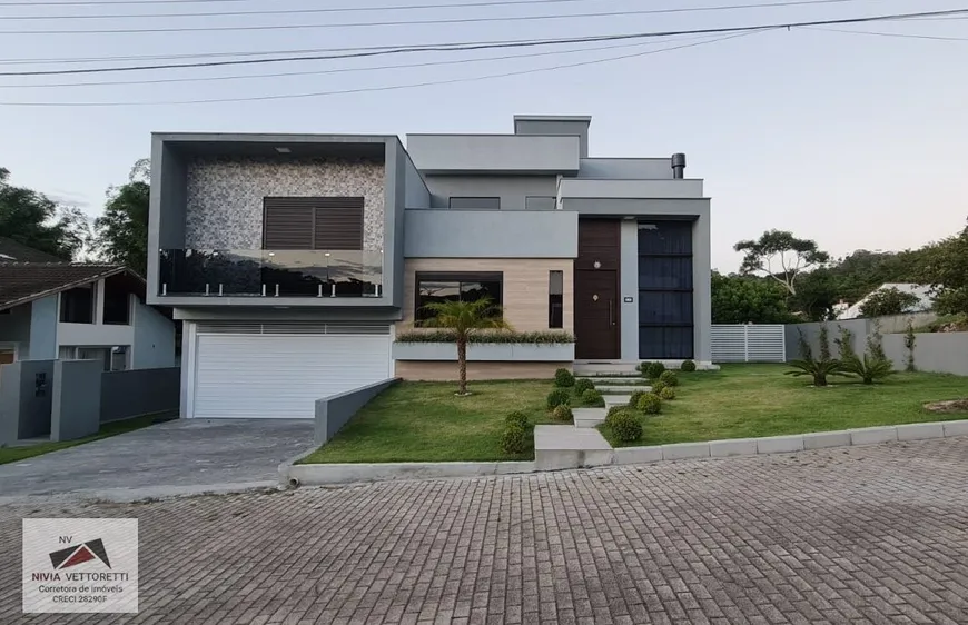 Foto 1 de Casa com 4 Quartos à venda, 235m² em Cachoeira do Bom Jesus, Florianópolis