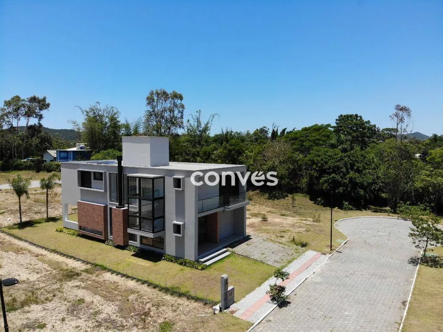 Foto 1 de Casa de Condomínio com 4 Quartos à venda, 220m² em Praia do Rosa, Garopaba