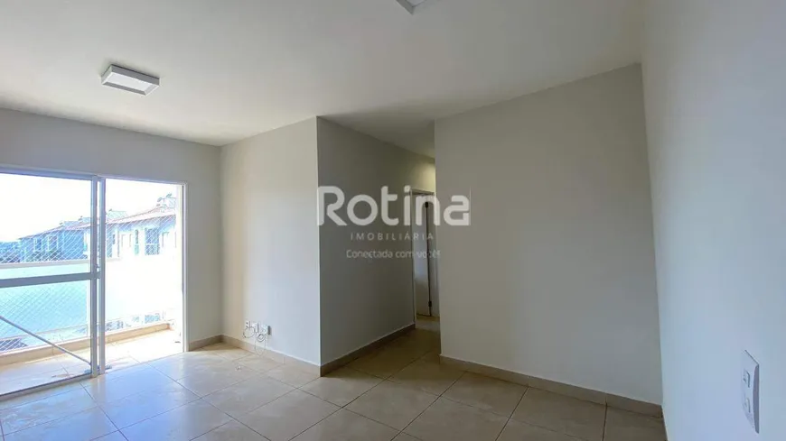 Foto 1 de Apartamento com 3 Quartos para alugar, 77m² em Laranjeiras, Uberlândia