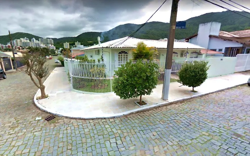 Foto 1 de Casa com 4 Quartos à venda, 400m² em Itacorubi, Florianópolis