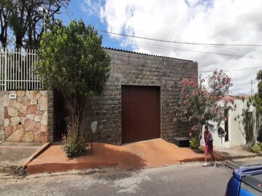 Foto 1 de Casa com 5 Quartos à venda, 400m² em São João Batista, Belo Horizonte
