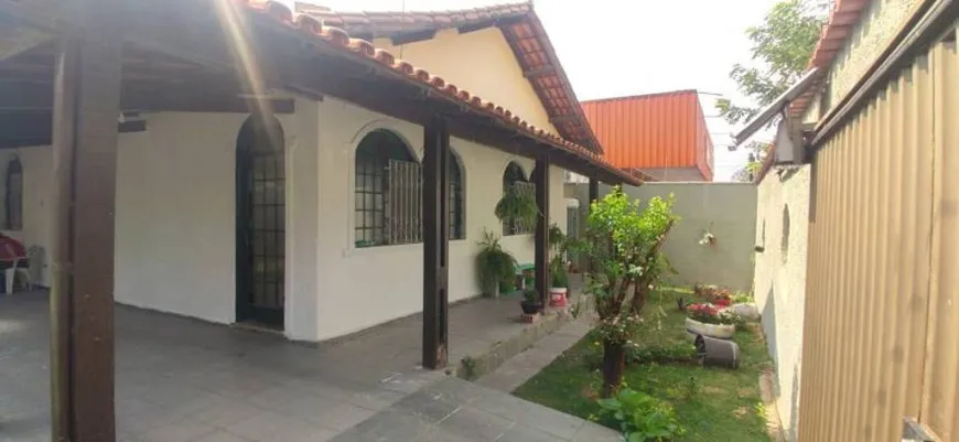 Foto 1 de Casa com 3 Quartos à venda, 239m² em Palmares, Belo Horizonte