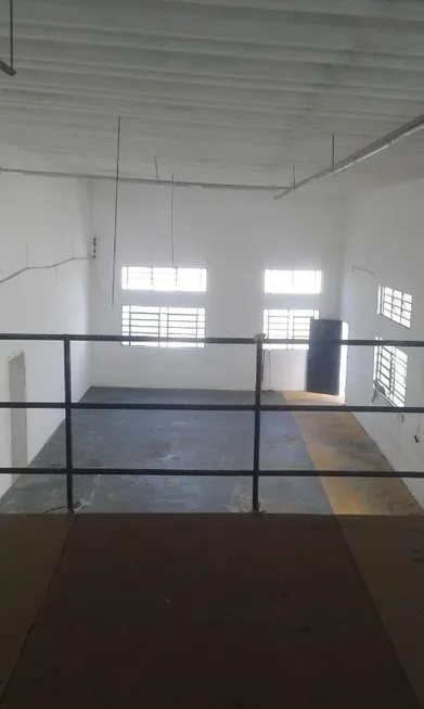 Foto 1 de Galpão/Depósito/Armazém à venda, 300m² em Vila Ema, São Paulo
