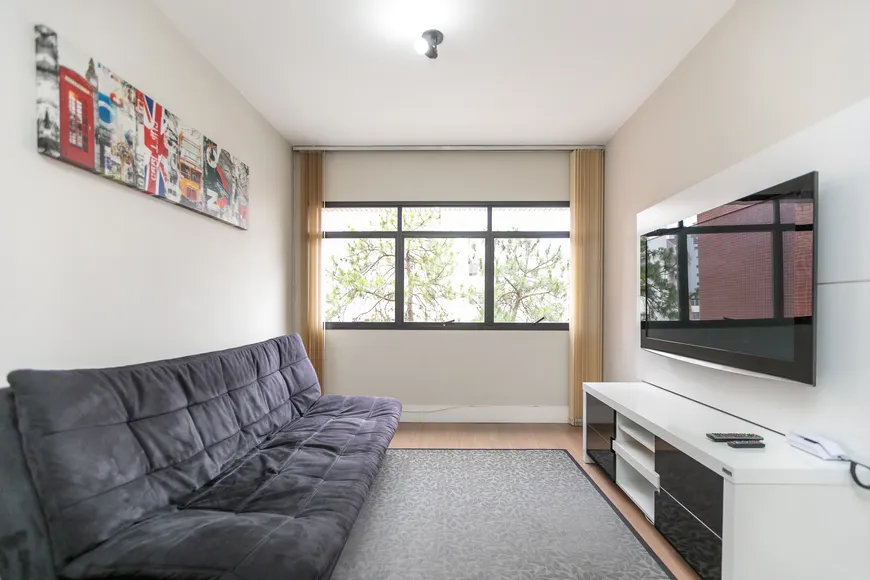 Foto 1 de Apartamento com 1 Quarto para alugar, 65m² em Batel, Curitiba