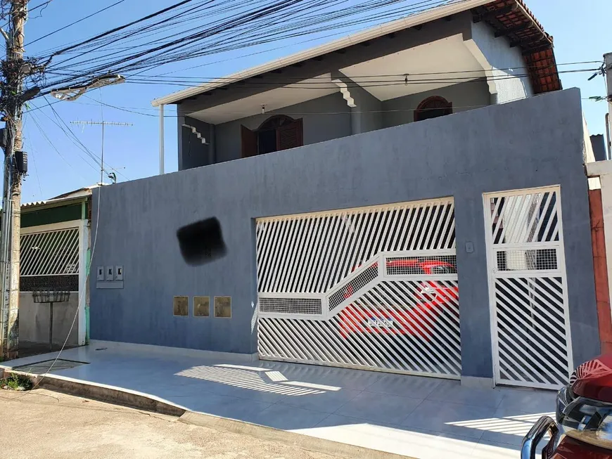 Foto 1 de Casa com 6 Quartos à venda, 200m² em Taguatinga Norte, Brasília