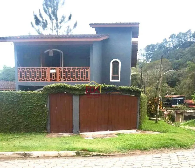 Foto 1 de Sobrado com 4 Quartos à venda, 290m² em Getuba, Caraguatatuba