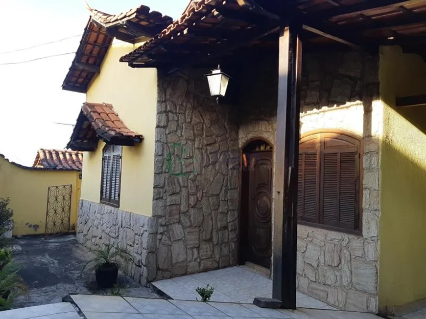 Foto 1 de Casa com 3 Quartos à venda, 260m² em Araguaia, Belo Horizonte