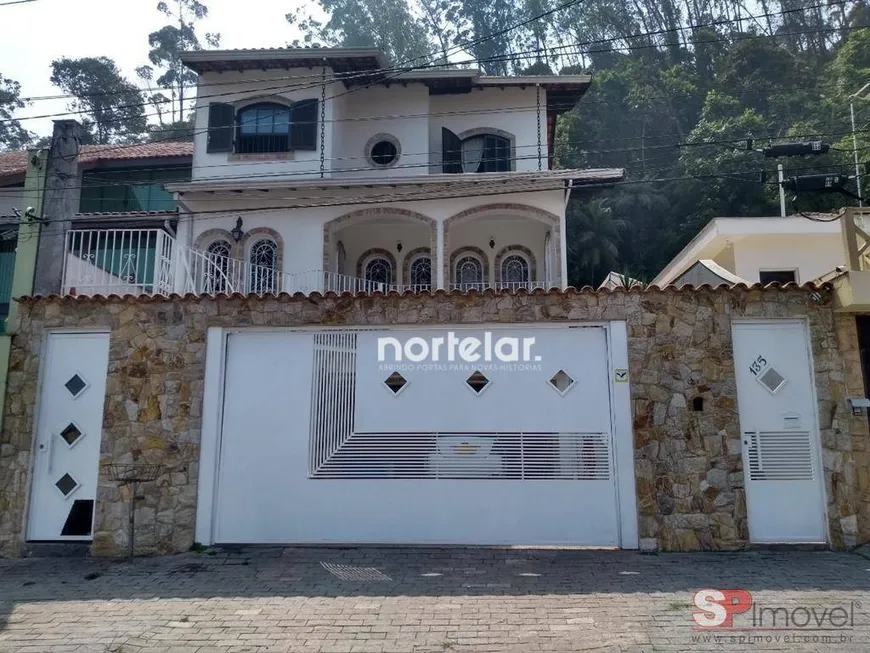 Foto 1 de Sobrado com 4 Quartos para venda ou aluguel, 300m² em Jardim Itacolomy, Ribeirão Pires