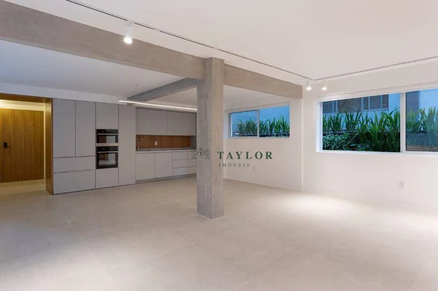 Foto 1 de Apartamento com 3 Quartos à venda, 175m² em Jardim Europa, São Paulo