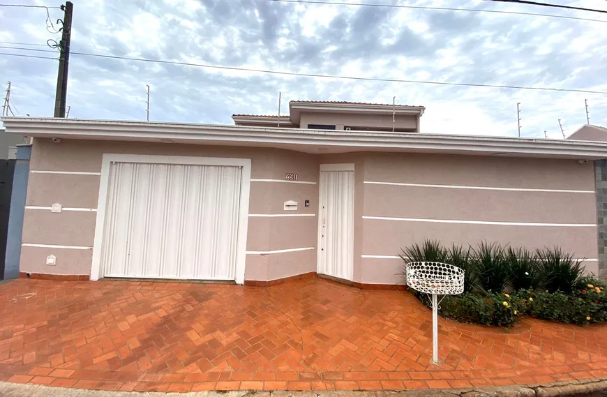 Foto 1 de Sobrado com 3 Quartos à venda, 350m² em Parque Residencial Cândido Portinari, Ribeirão Preto