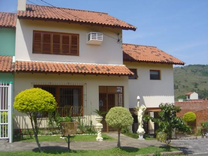 Foto 1 de Casa com 3 Quartos à venda, 164m² em Espiríto Santo, Porto Alegre