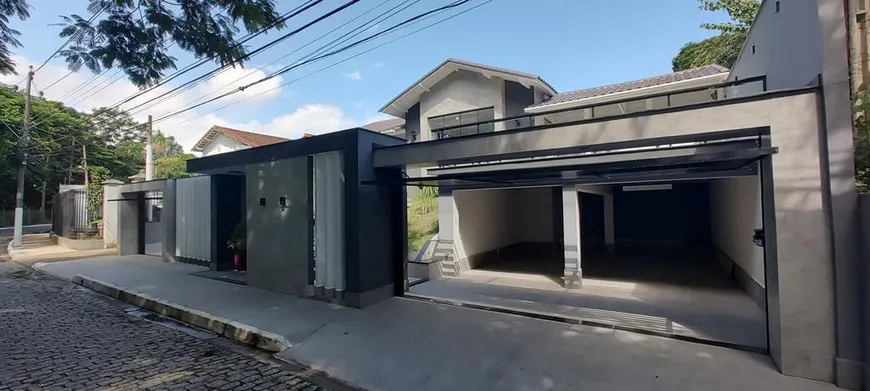 Foto 1 de Casa com 5 Quartos à venda, 750m² em Laranjal, Volta Redonda