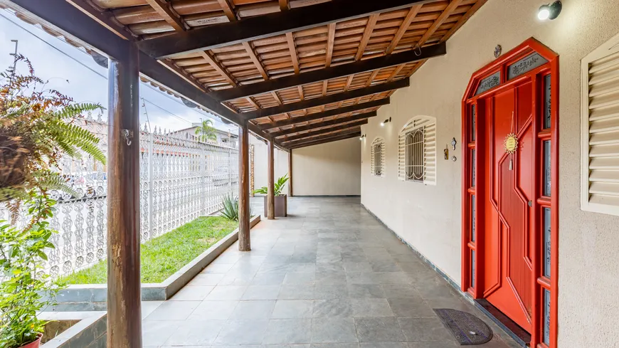 Foto 1 de Casa com 3 Quartos à venda, 257m² em Vila Rezende, Goiânia