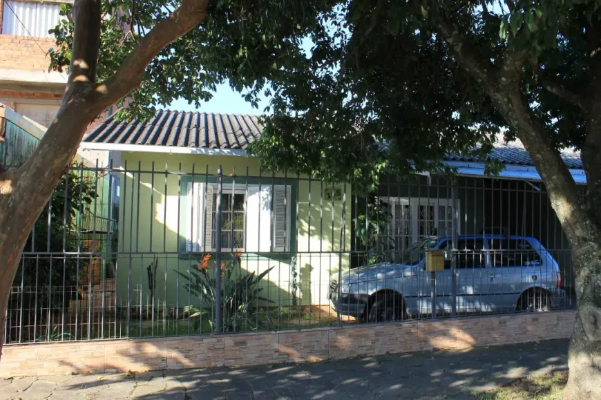 Foto 1 de Casa com 3 Quartos à venda, 119m² em Vila Nova, Porto Alegre