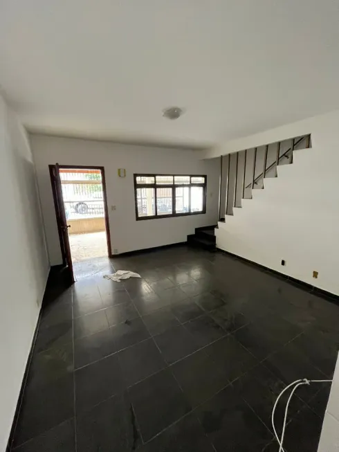 Foto 1 de Sobrado com 2 Quartos à venda, 160m² em Vila Nivi, São Paulo