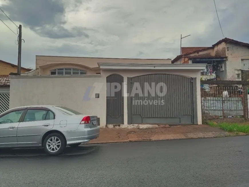 Foto 1 de Casa com 3 Quartos para venda ou aluguel, 175m² em Jardim Pacaembu, São Carlos