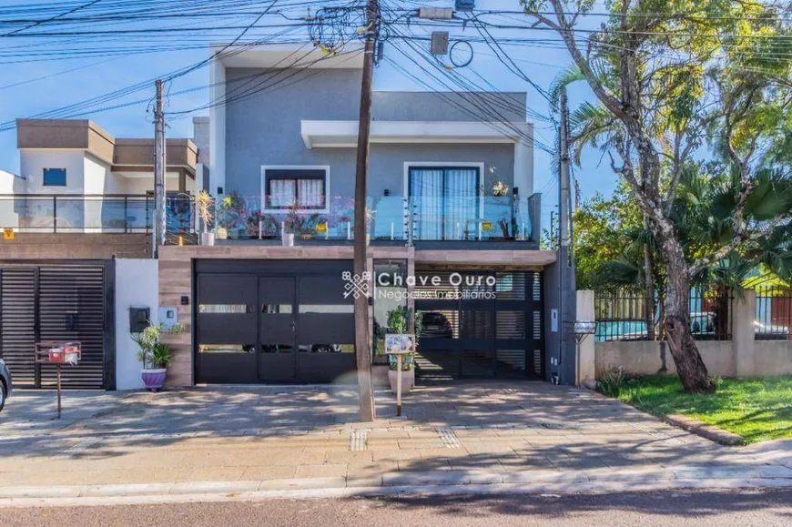 Foto 1 de Sobrado com 3 Quartos à venda, 210m² em Alto Alegre, Cascavel