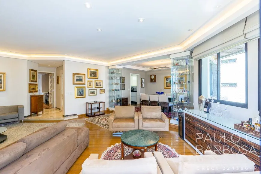 Foto 1 de Apartamento com 3 Quartos à venda, 200m² em Campo Belo, São Paulo