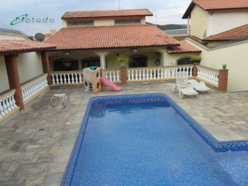 Foto 1 de Casa com 3 Quartos à venda, 504m² em Centro, Guararema