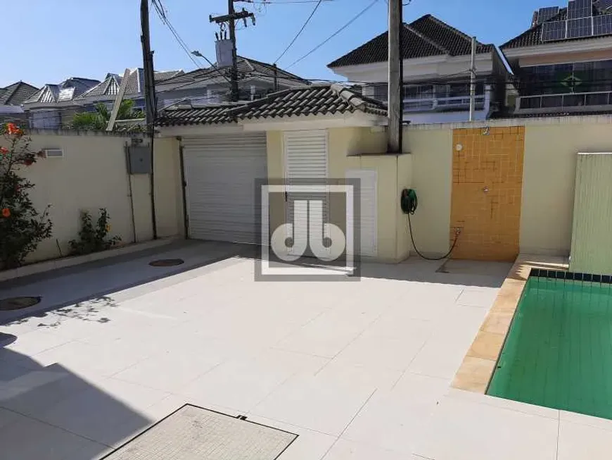 Foto 1 de Casa de Condomínio com 4 Quartos à venda, 227m² em Vargem Pequena, Rio de Janeiro