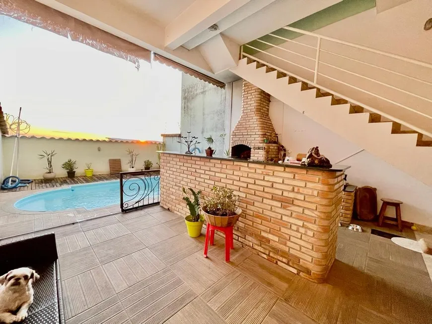 Foto 1 de Casa com 4 Quartos à venda, 180m² em Ouro Preto, Belo Horizonte