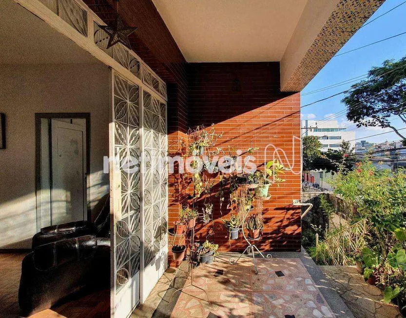Foto 1 de Casa com 4 Quartos à venda, 217m² em Sagrada Família, Belo Horizonte