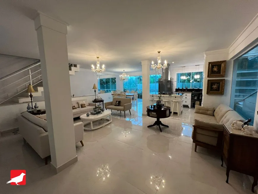 Foto 1 de Casa de Condomínio com 5 Quartos à venda, 260m² em Campo Belo, São Paulo