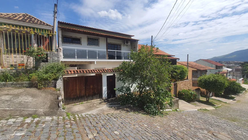 Foto 1 de Casa de Condomínio com 3 Quartos para alugar, 180m² em Campo Grande, Rio de Janeiro