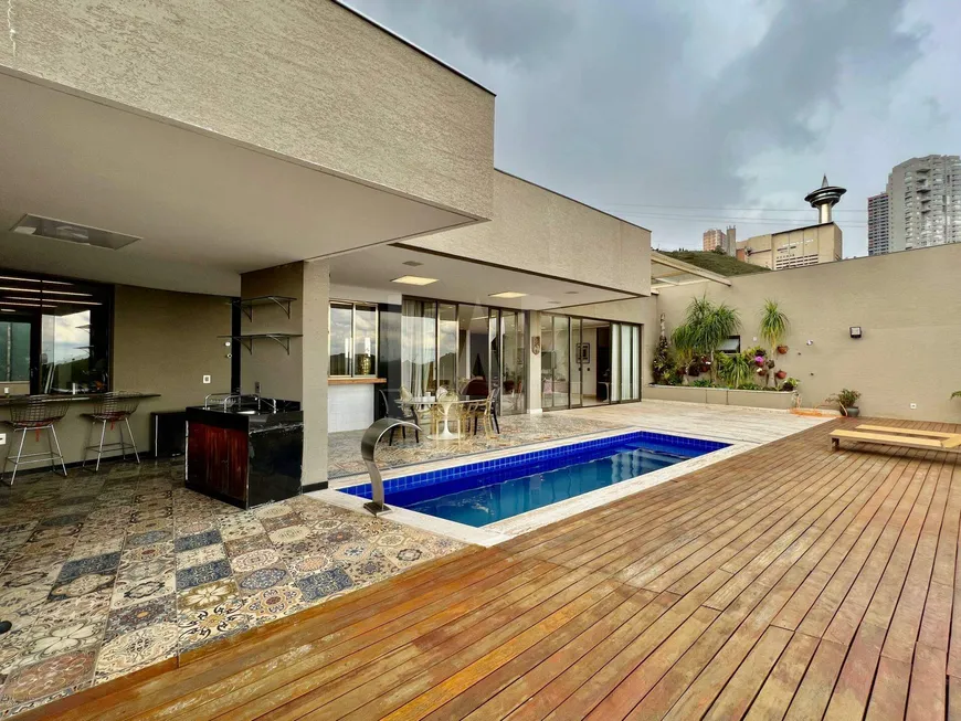 Foto 1 de Casa de Condomínio com 4 Quartos à venda, 550m² em Vila Castela , Nova Lima