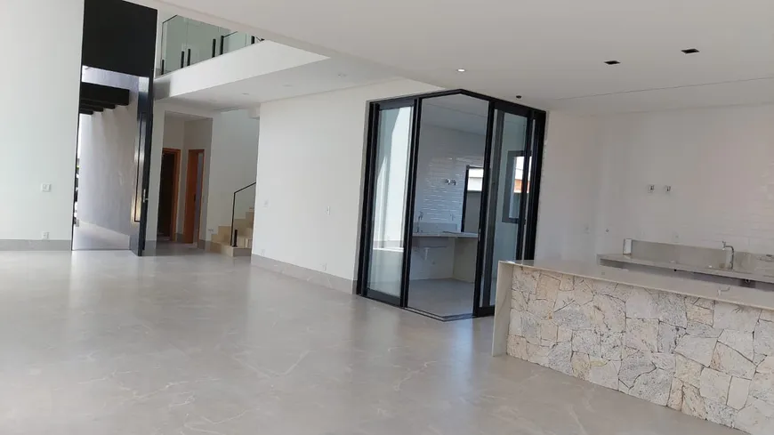 Foto 1 de Casa de Condomínio com 4 Quartos à venda, 295m² em Residencial Goiânia Golfe Clube, Goiânia