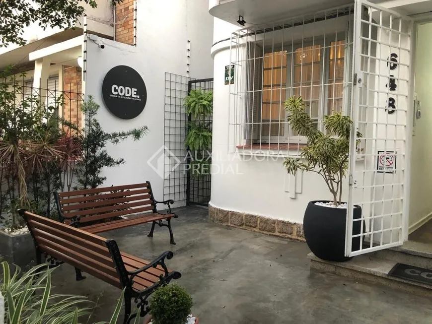 Foto 1 de Casa com 3 Quartos à venda, 114m² em Rio Branco, Porto Alegre