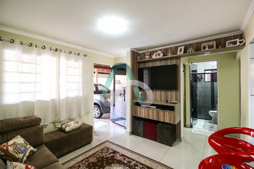 Foto 1 de Casa com 3 Quartos à venda, 130m² em Cafezal, Londrina