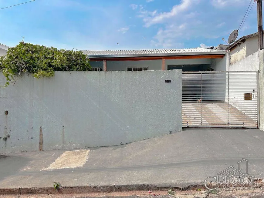 Foto 1 de Casa com 2 Quartos à venda, 85m² em Conjunto Habitacional Violim, Londrina