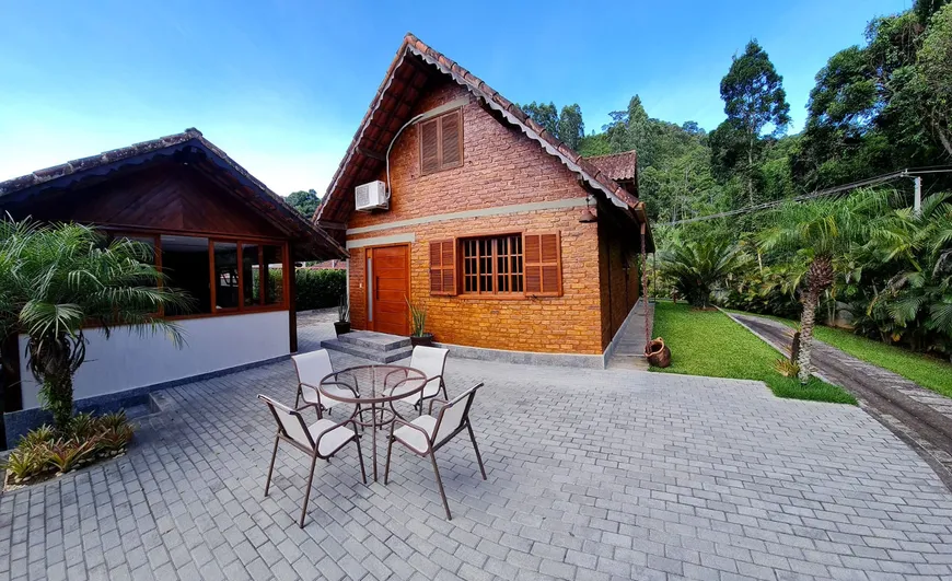 Foto 1 de Casa com 2 Quartos à venda, 165m² em Amparo, Nova Friburgo