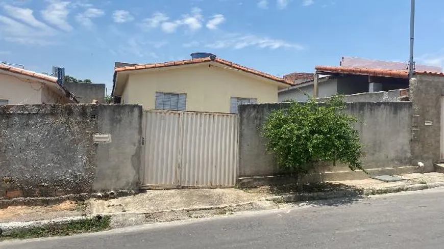 Foto 1 de Casa com 2 Quartos à venda, 51m² em Centro, Fortuna de Minas