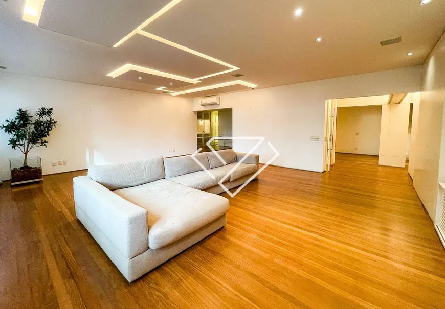 Foto 1 de Apartamento com 3 Quartos à venda, 221m² em Leblon, Rio de Janeiro
