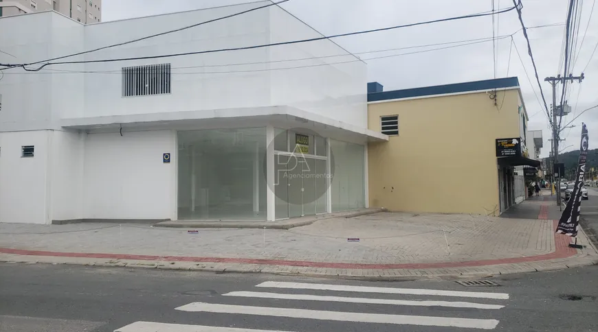 Foto 1 de Sala Comercial para alugar, 300m² em Fazenda, Itajaí