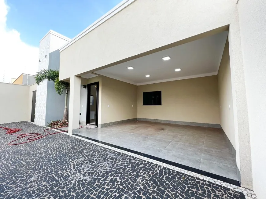 Foto 1 de Casa com 3 Quartos à venda, 226m² em Residencial Solar dos Ataídes 2 Etapa , Rio Verde