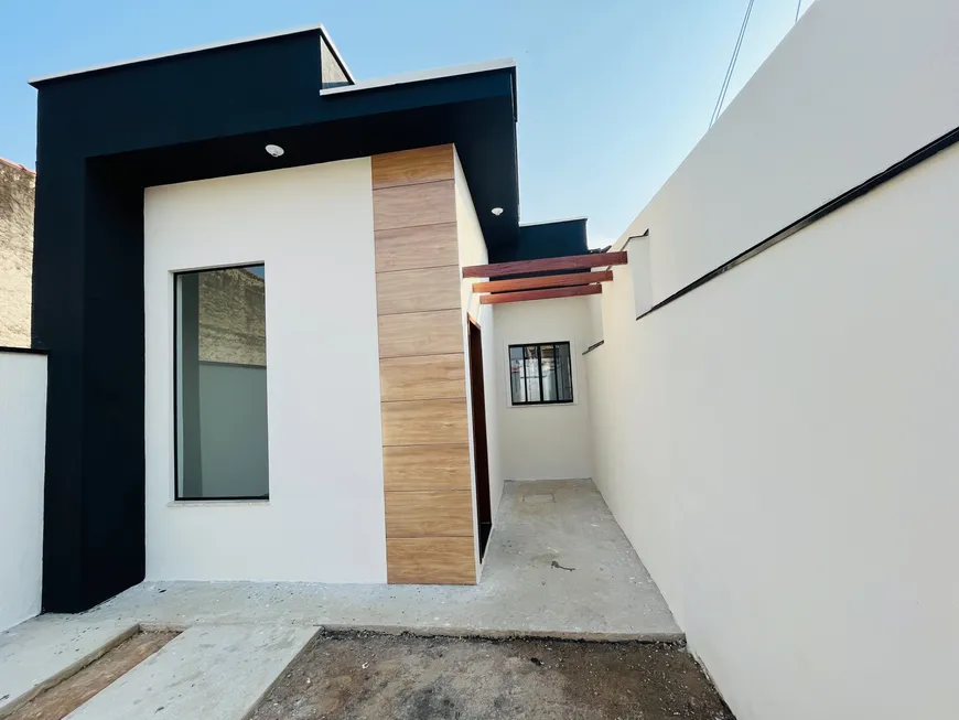 Foto 1 de Casa com 2 Quartos à venda, 65m² em Parque Urupês, Taubaté