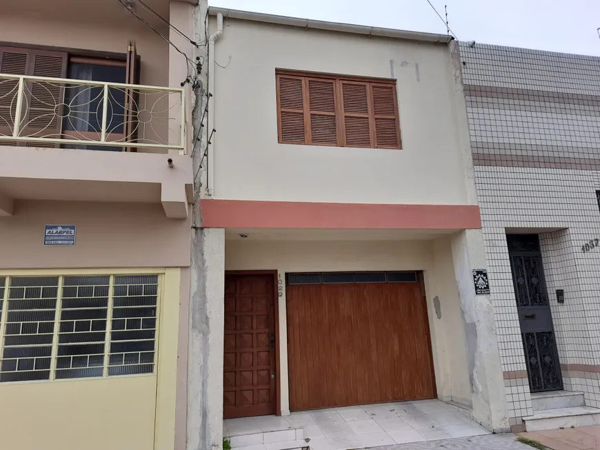 Foto 1 de Casa com 4 Quartos à venda, 300m² em Centro, Pelotas