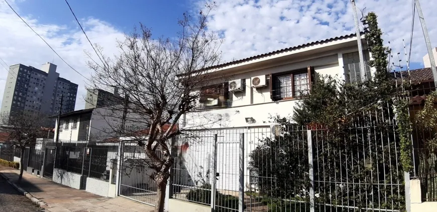 Foto 1 de Casa com 1 Quarto à venda, 240m² em Glória, Porto Alegre