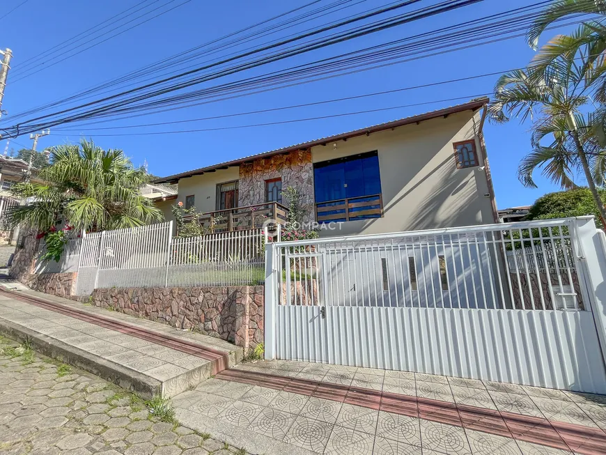 Foto 1 de Casa com 4 Quartos à venda, 240m² em Trindade, Florianópolis