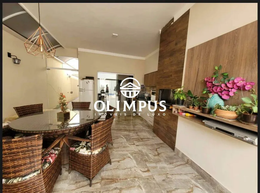 Foto 1 de Casa com 4 Quartos à venda, 250m² em Cidade Jardim, Uberlândia