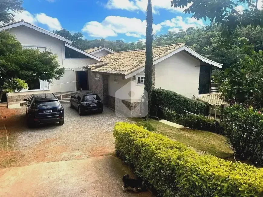 Foto 1 de Casa com 5 Quartos à venda, 300m² em Pedro do Rio, Petrópolis