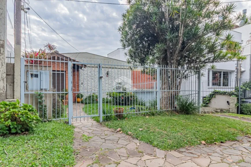 Foto 1 de Casa com 3 Quartos à venda, 130m² em Chácara das Pedras, Porto Alegre