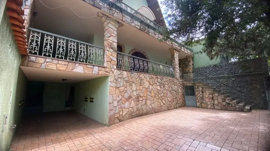 Foto 1 de Casa com 4 Quartos para venda ou aluguel, 302m² em Caiçaras, Belo Horizonte