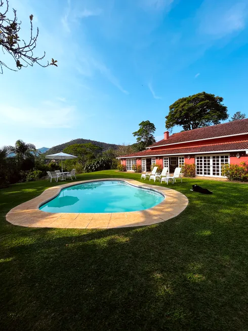 Foto 1 de Casa com 6 Quartos à venda, 400m² em Nogueira, Petrópolis
